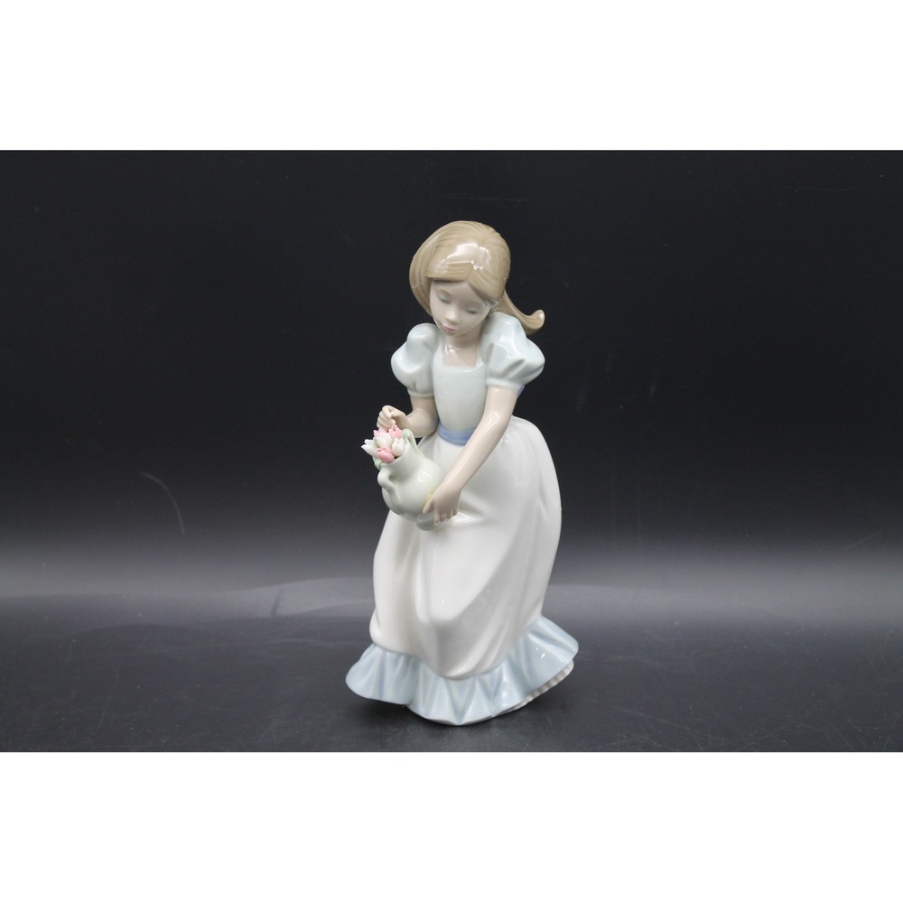 Vintage Lladro Girl Tulip Time Flowers Porcelain Figurine No. 1001 Original Box